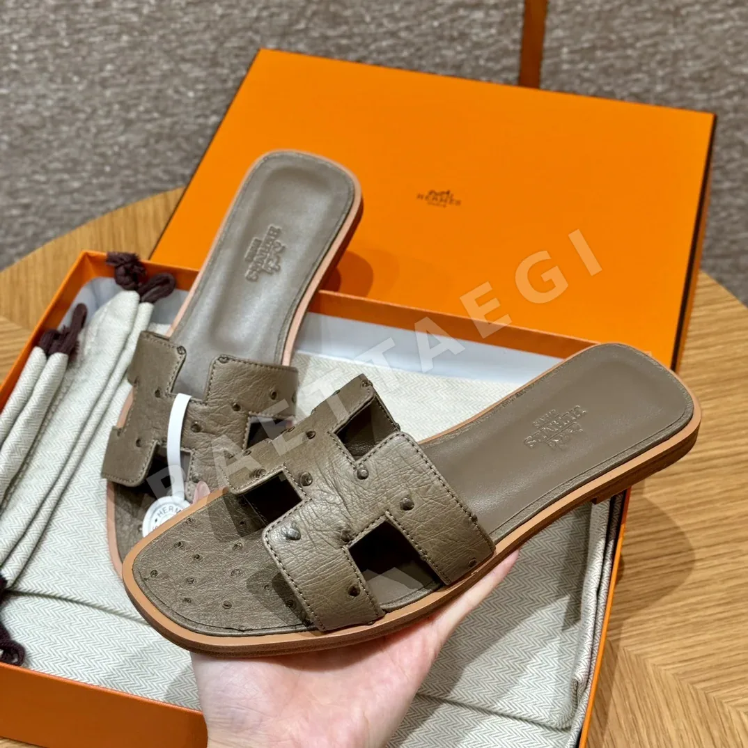 에르메스 오란 타조 가죽 샌들 117544