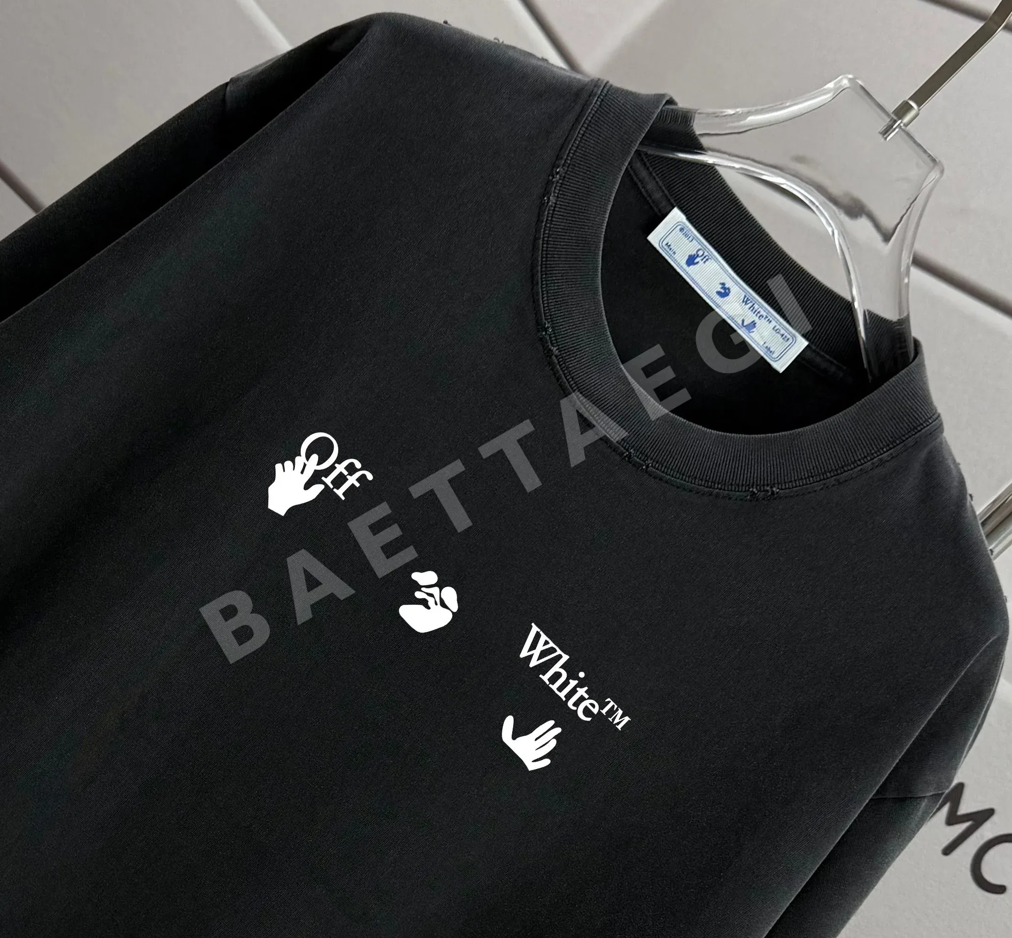 오프화이트 워시 가공 데미지 크루넥 반팔 티셔츠 상세 이미지 3