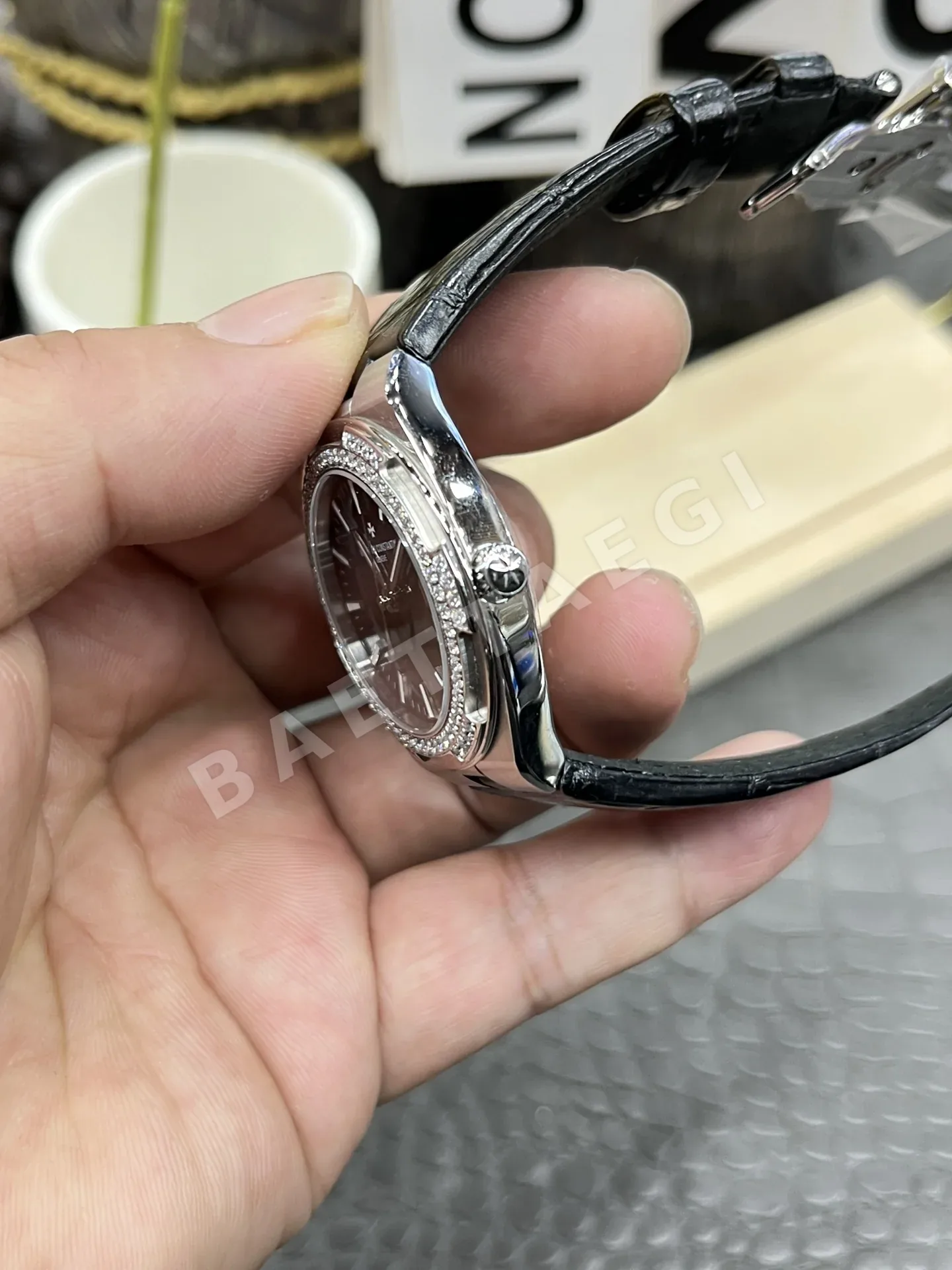 바쉐론콘스탄틴 오버시즈 쿼츠 여성 시계 1225 V1225 V 상세 이미지 6
