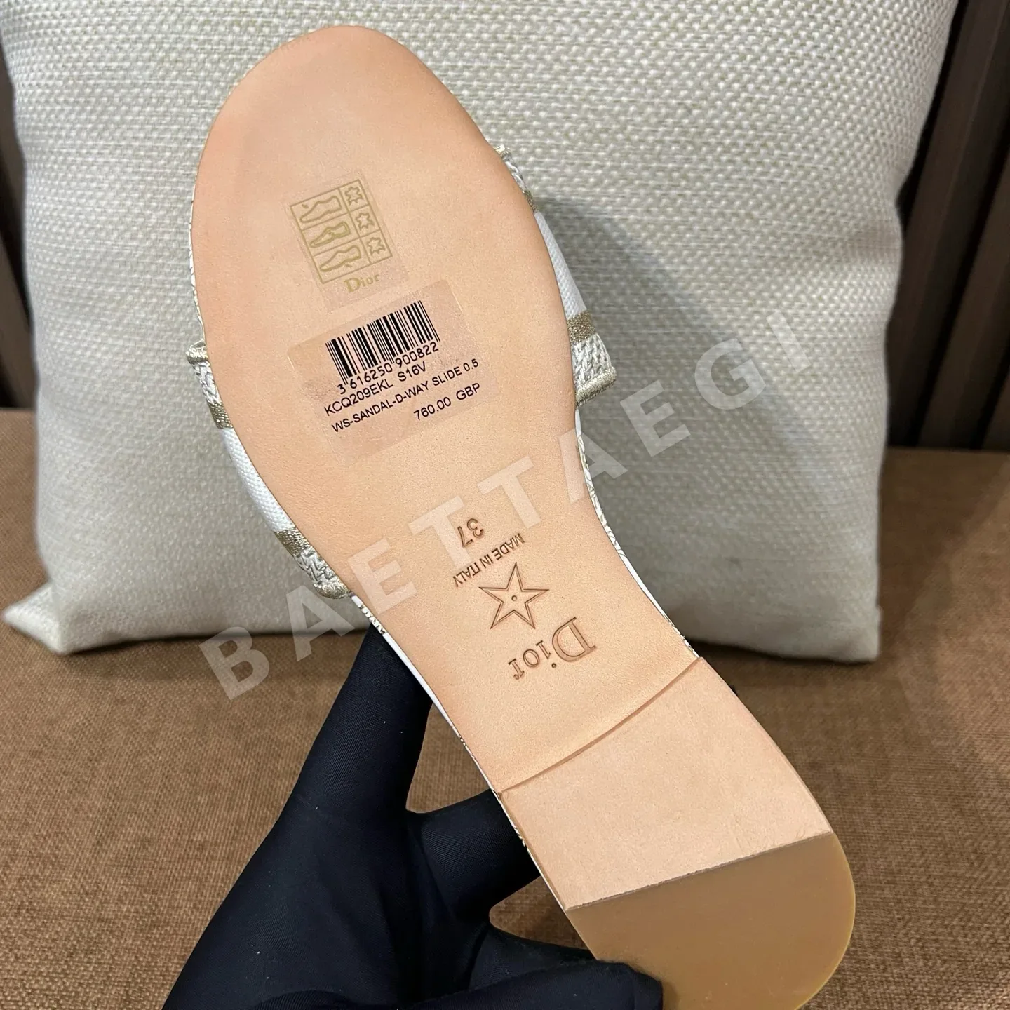 디올 자수 캔버스 샌들 상세 이미지 9