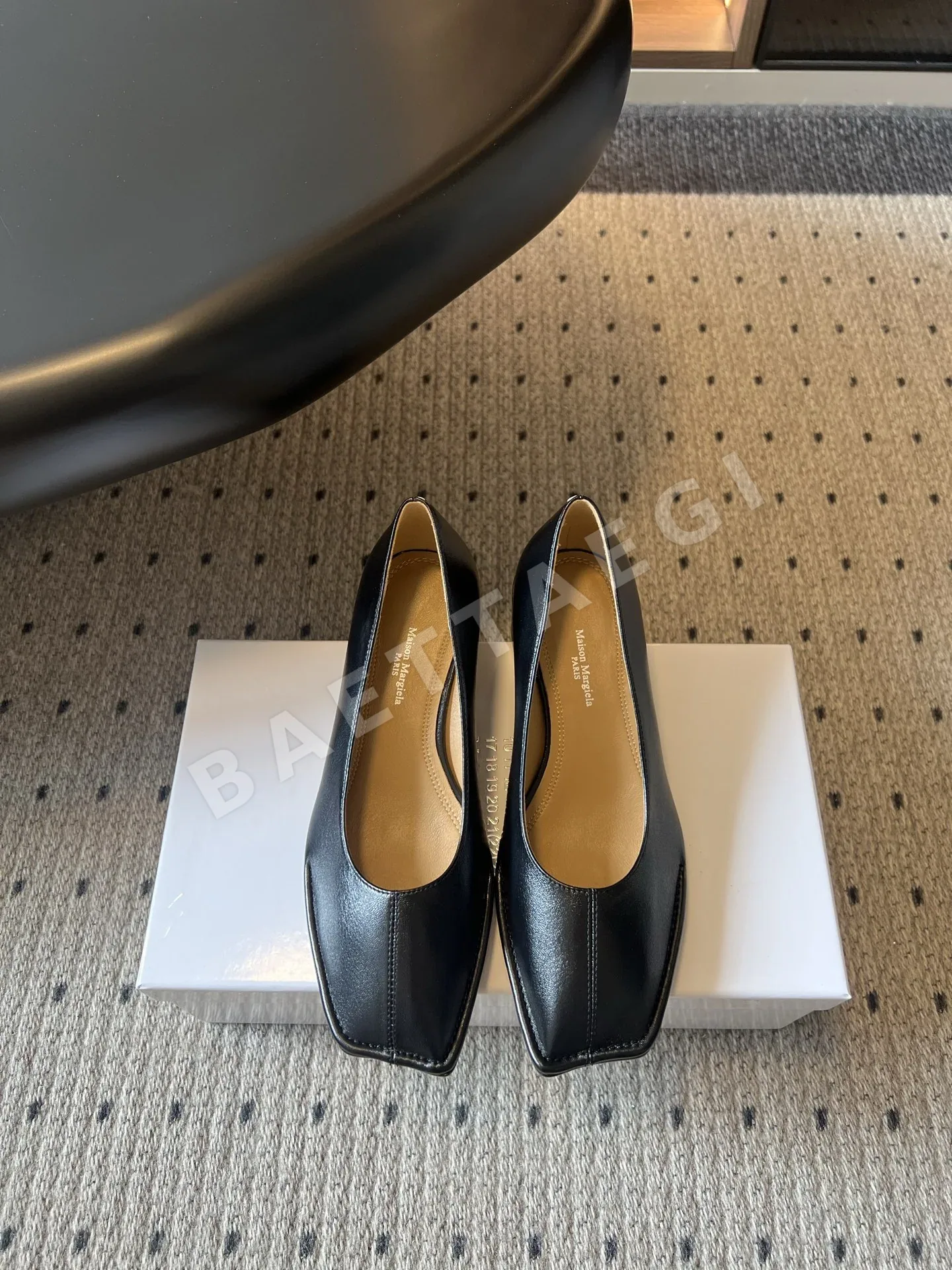 마르지엘라 스퀘어토 로우컷 미드힐 신발 129270