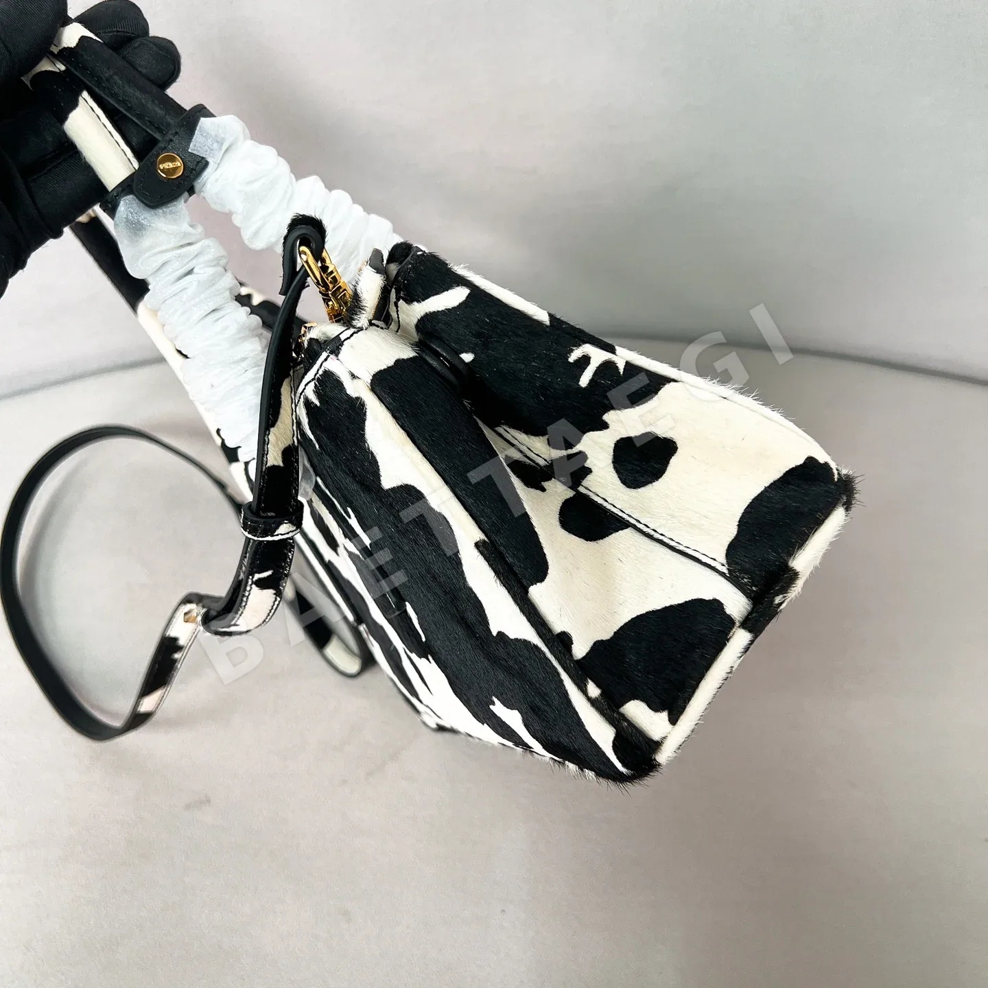 프라다 소가죽 더블 지퍼 숄더백 1BA457 상세 이미지 3