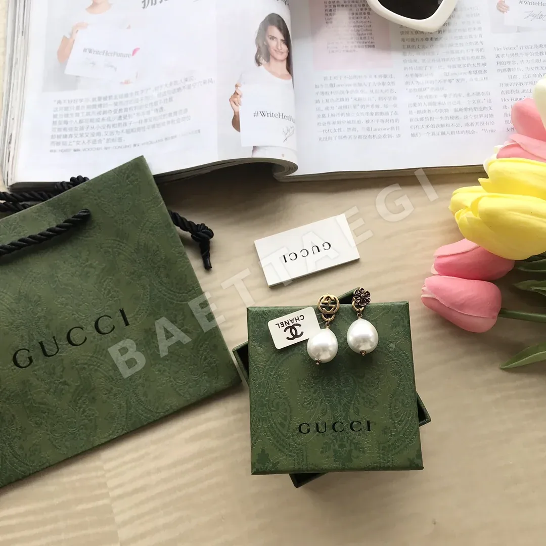 구찌 더블 G 플라워 진주 스터드 귀걸이 56010