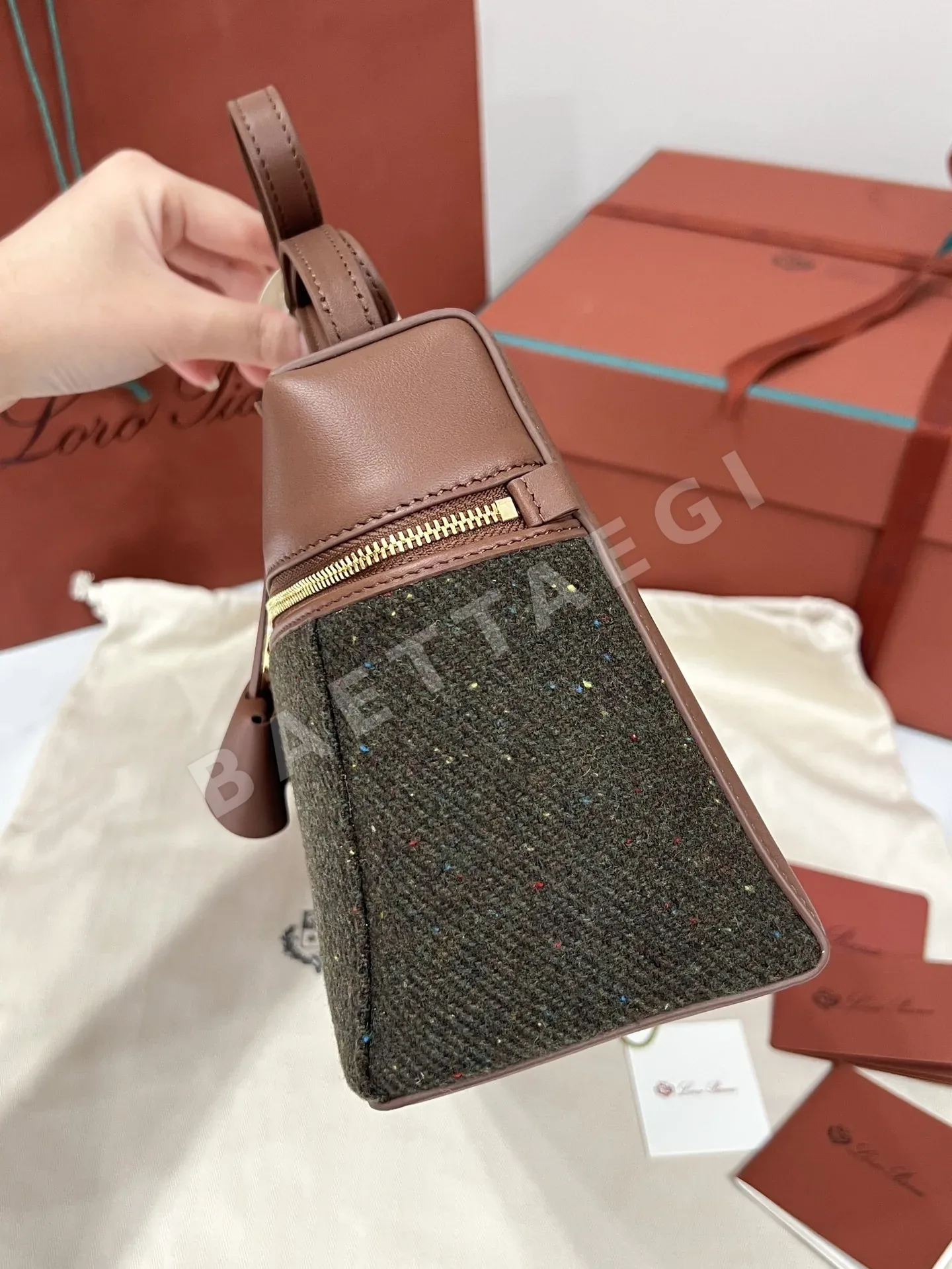로로피아나 엑스트라 시리즈 핸드백 상세 이미지 3