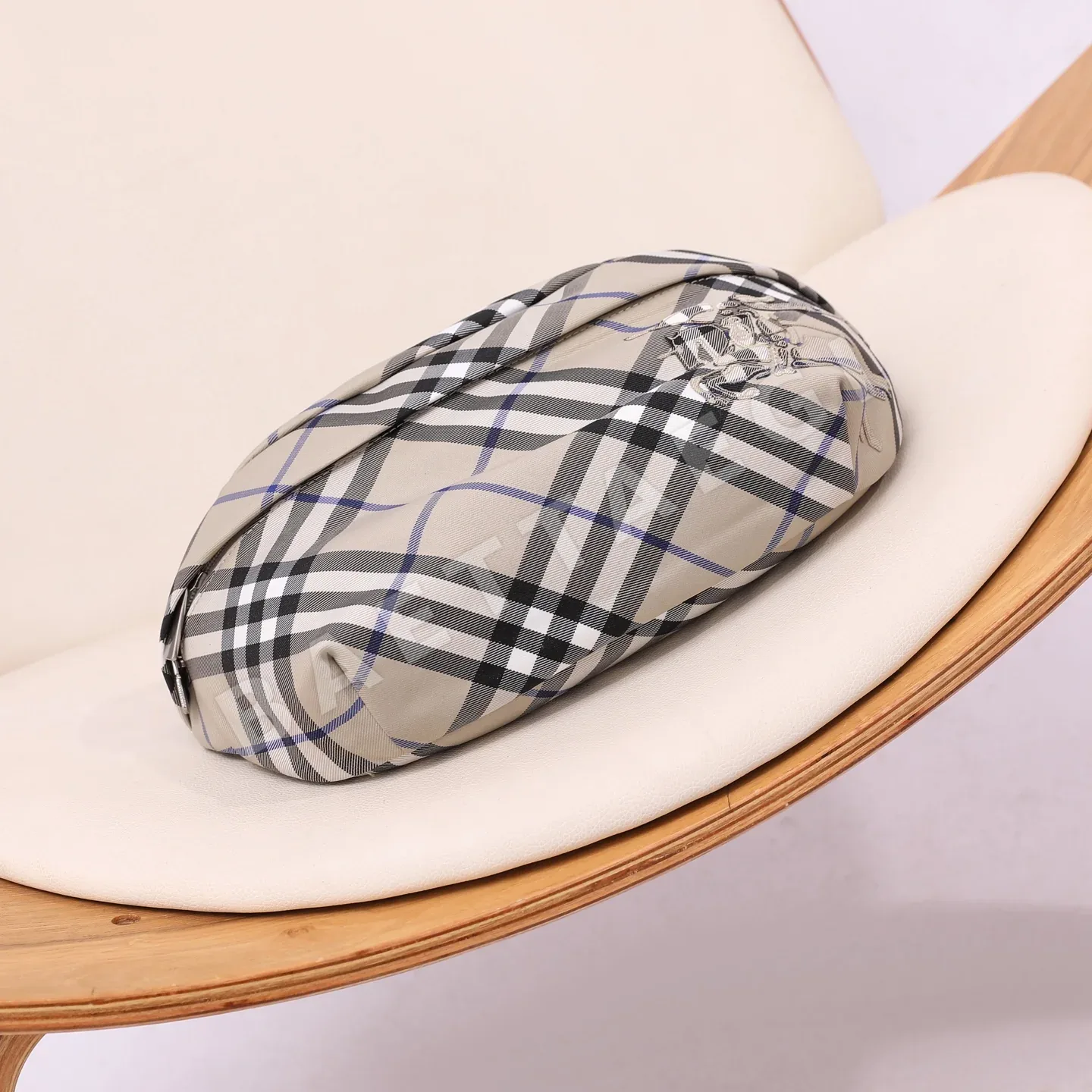버버리 체크 패턴 웨이스트백 가방 상세 이미지 7