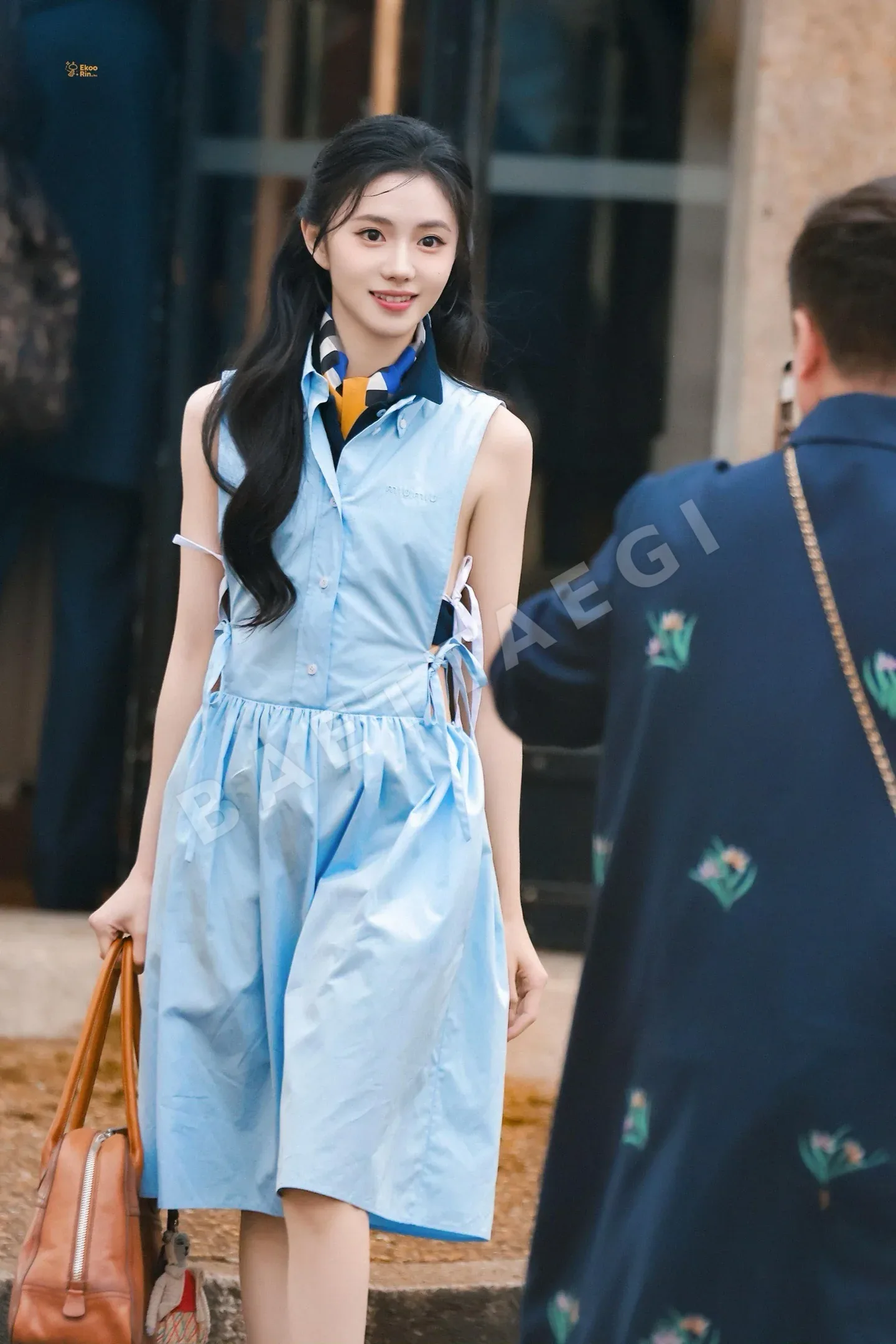 미우미우 로고 자수 옆라인 컷아웃 A라인 원피스