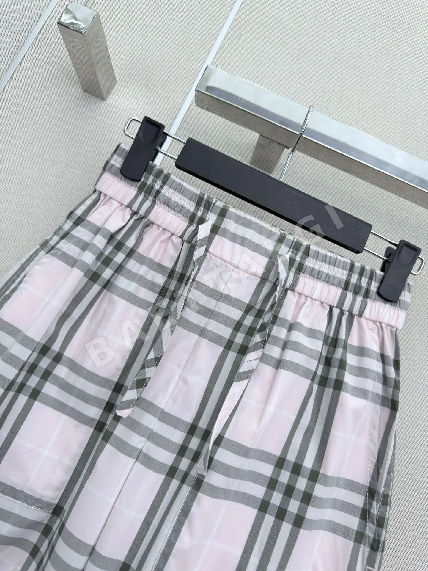 버버리 체크 고무 허리 반바지 상세 이미지 4