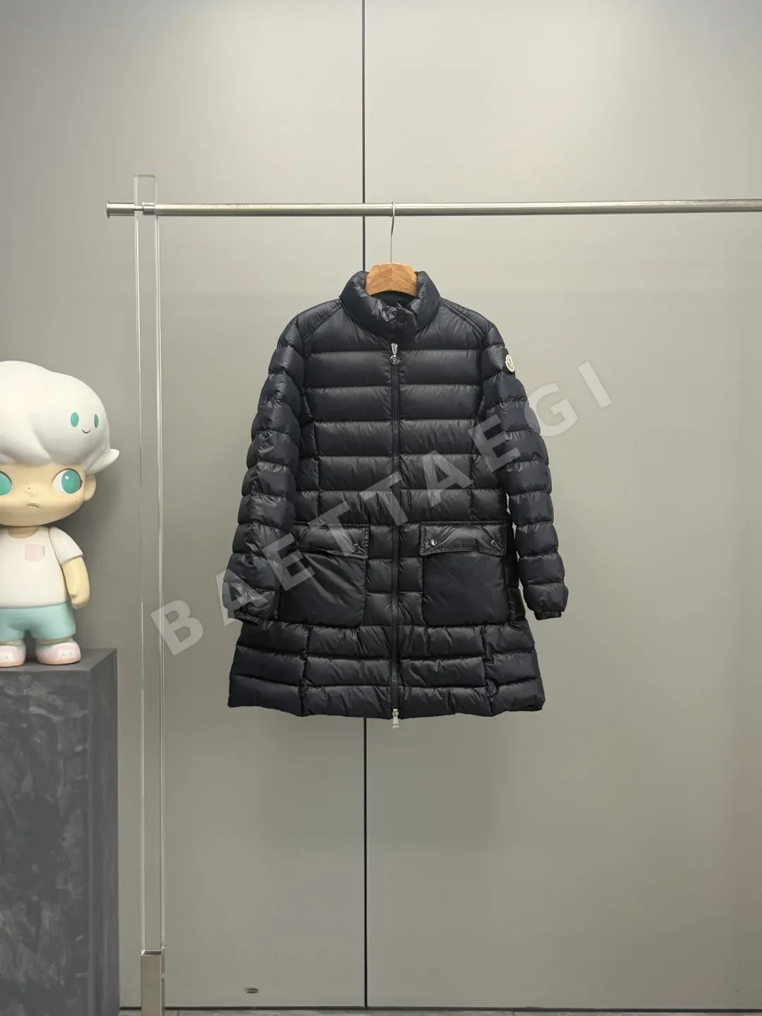 몽클레르 제네 여성 스탠드카라 롱 패딩 상세 이미지 2