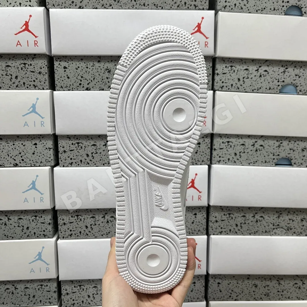나이키 [G5] 에어 포스 1 로우 화이트 CZ8065-100 201199 Nike Air Force 1 Low Drake NOCTA 상세 이미지 7