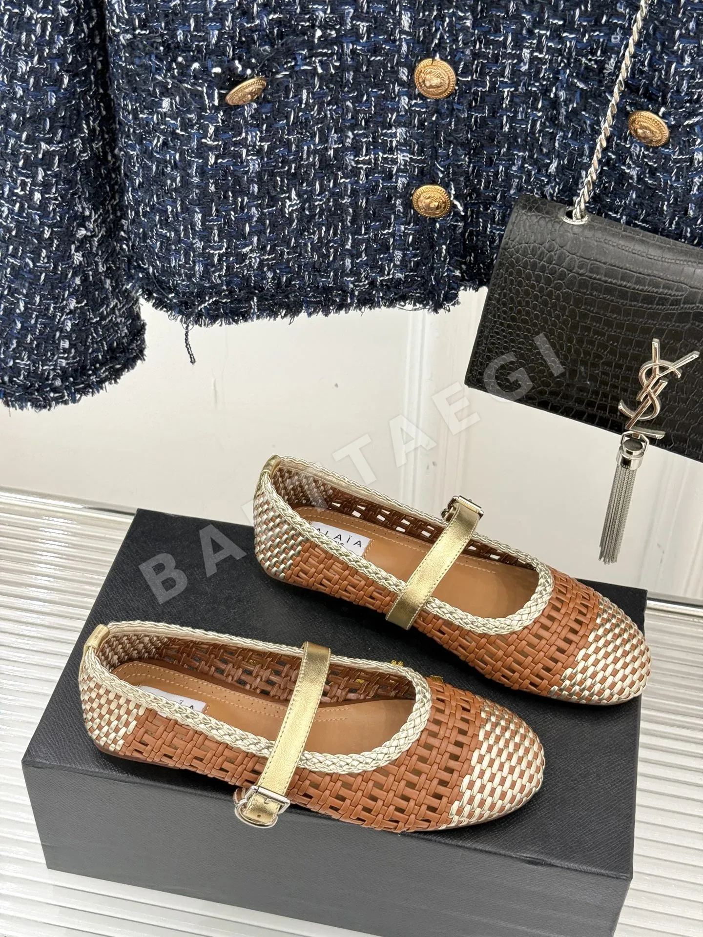 알라이아 펀칭 메리제인 슈즈 상세 이미지 3