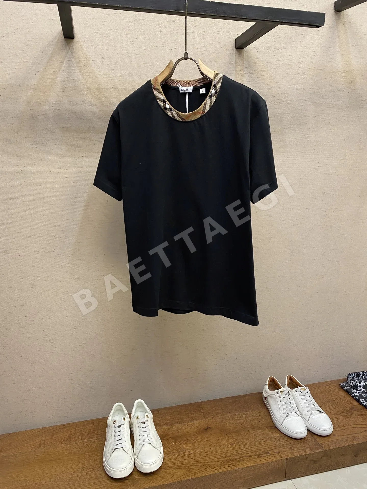버버리 클래식 체크 크루넥 반팔티셔츠 103575