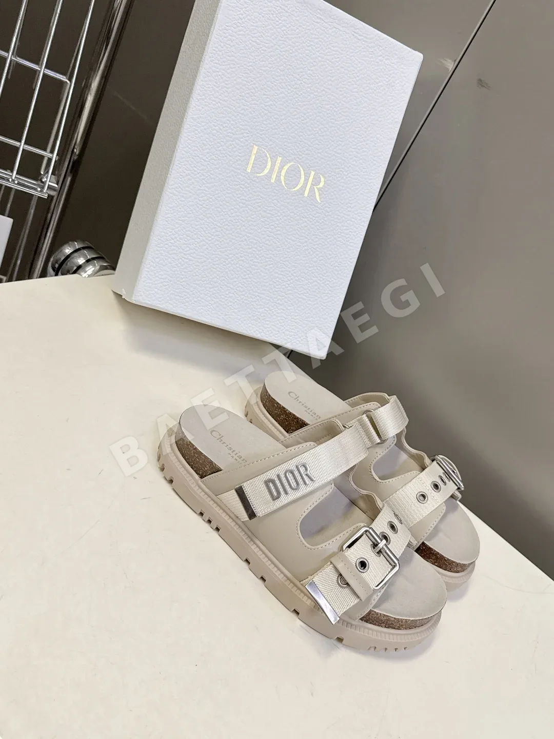 디올 더블 버클 플랫폼 샌들 상세 이미지 2
