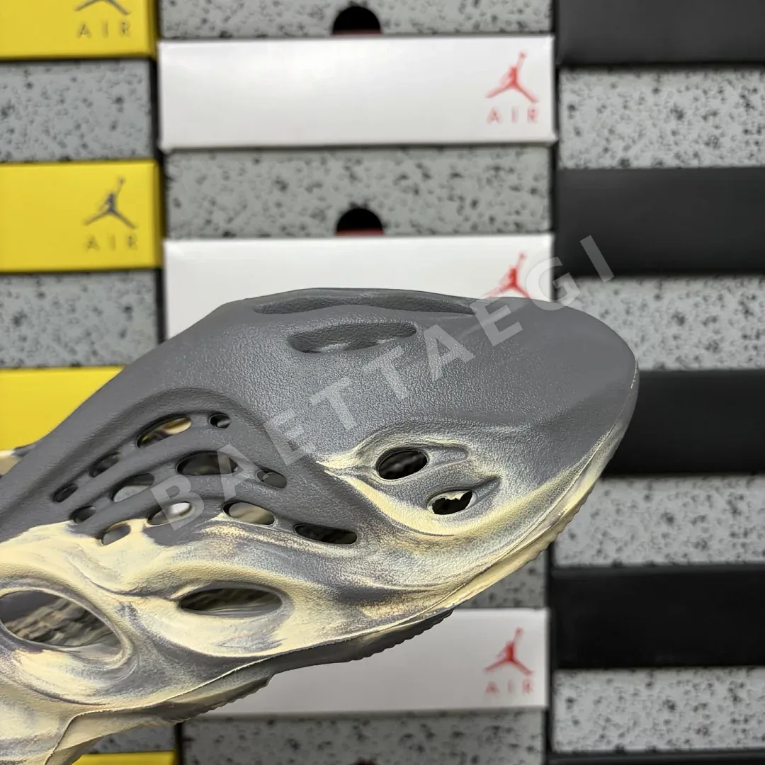 아디다스 [LW] 이지 폼 RNNR MXT GV7904 200638 Adidas Yeezy Foam RNNR MXT Moon Gray 상세 이미지 10