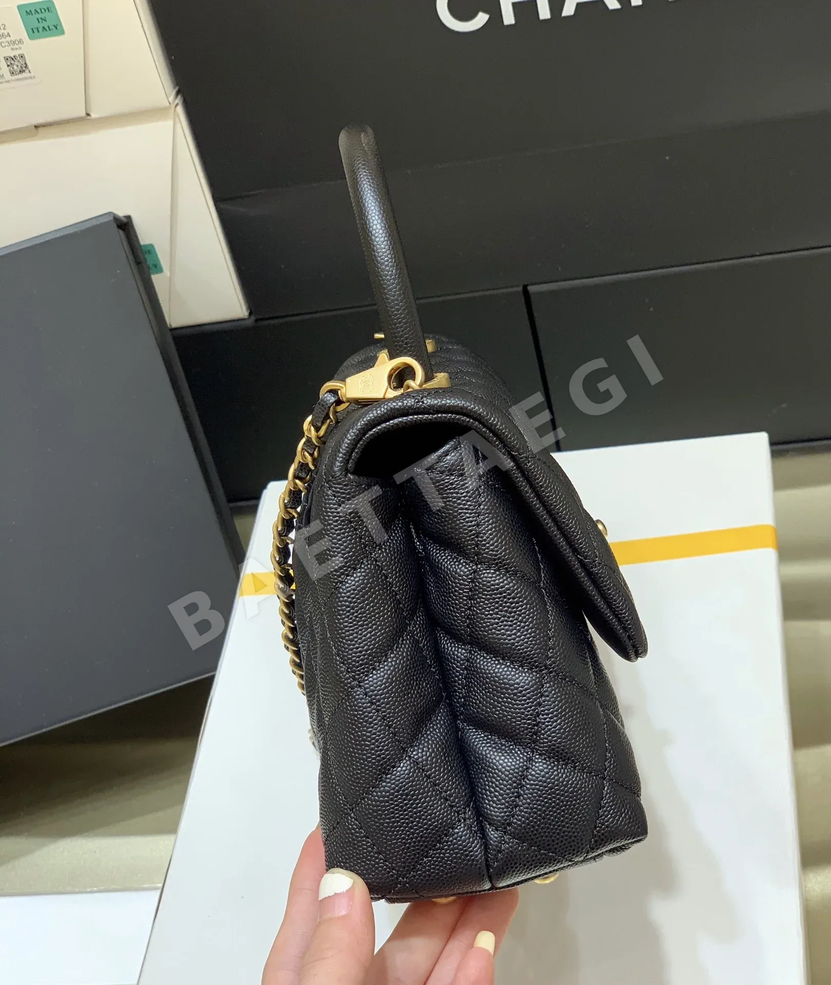 샤넬 코코 클래식 핸들 가죽 가방 A92993 상세 이미지 5