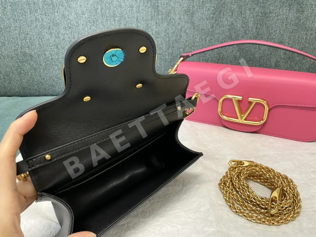 발렌티노 가라바니 미니 로코 V로고 카프스킨 핸드백 상세 이미지 6