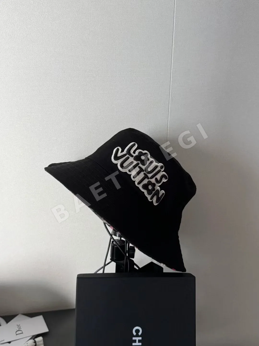루이비통 양면 그래피티 자수 피셔맨 햇 상세 이미지 6