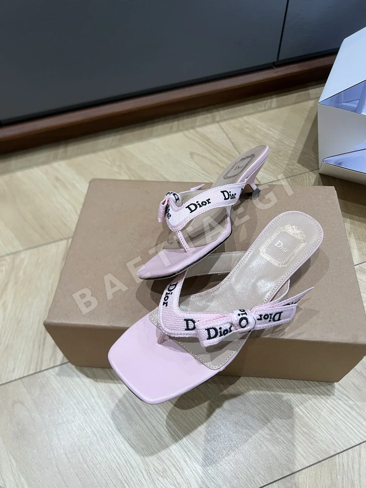 디올 J'A 나비 매듭 샌들 상세 이미지 5