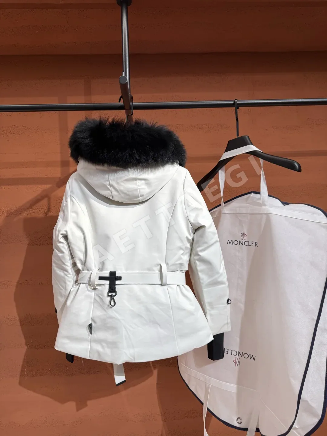 몽클레르 폭스 퍼 카라 벨트 여성 패딩 상세 이미지 8