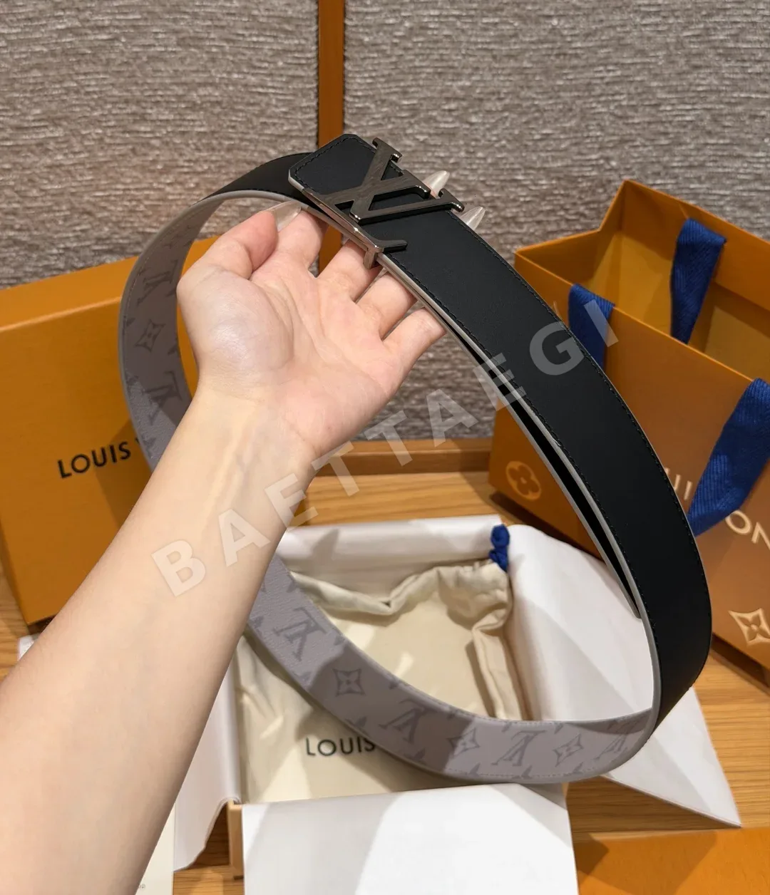 루이비통 이니셜 메탈 버클 리버서블 벨트 상세 이미지 4