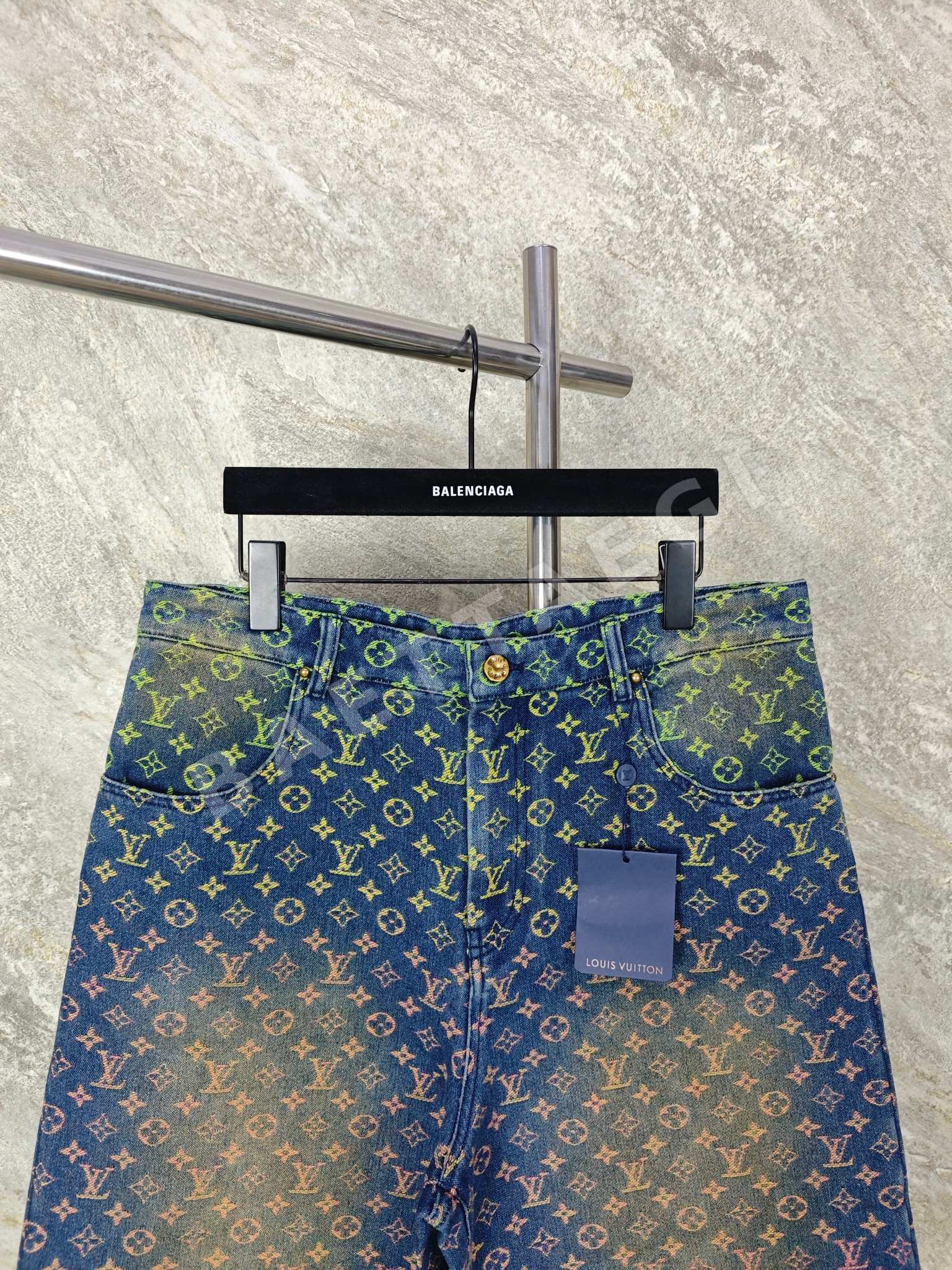 루이비통 그라데이션 모노그램 워시드 데님 반바지 상세 이미지 3
