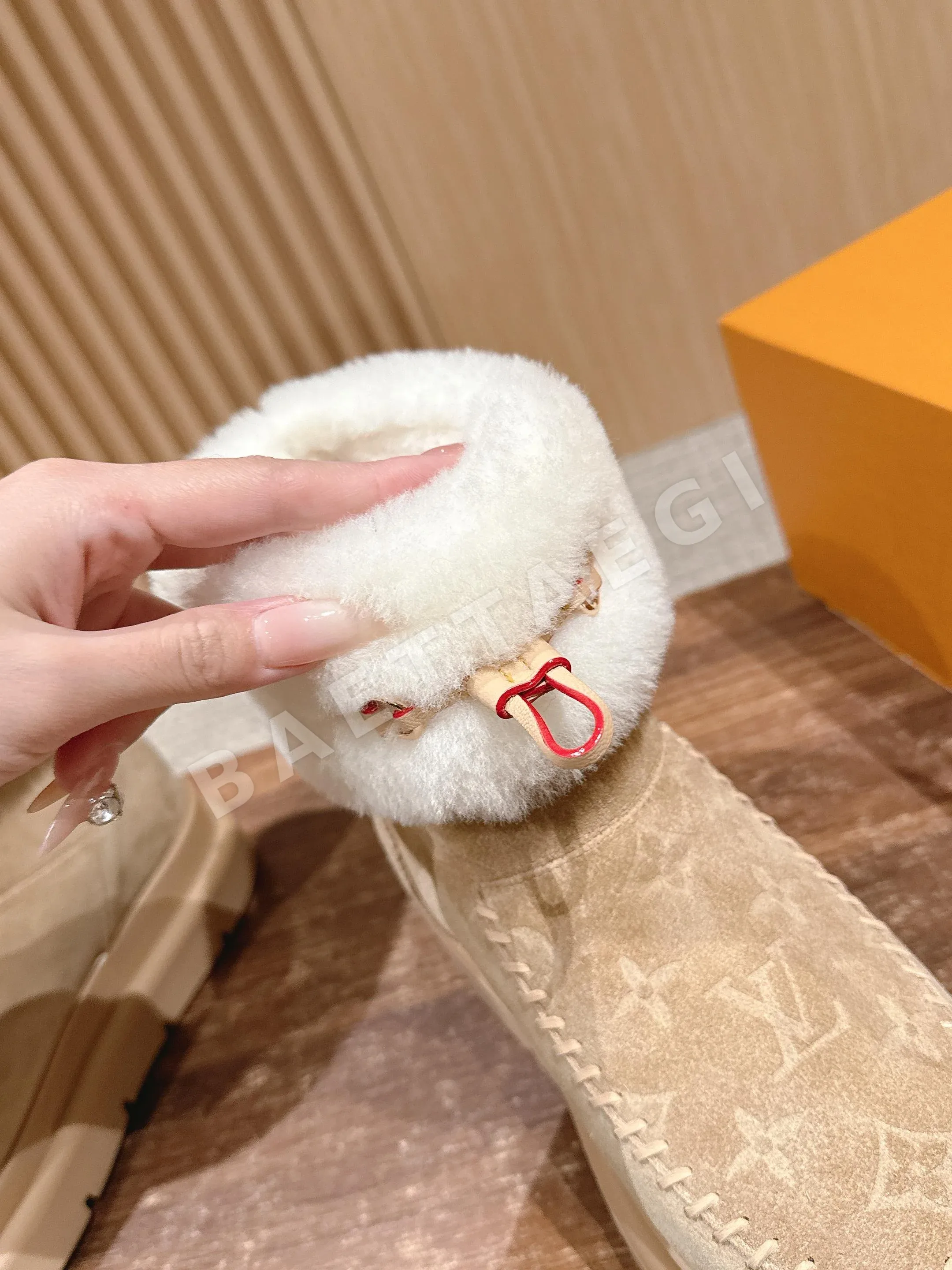 루이비통 코르티나 스웨이드 앵클 부츠 상세 이미지 6