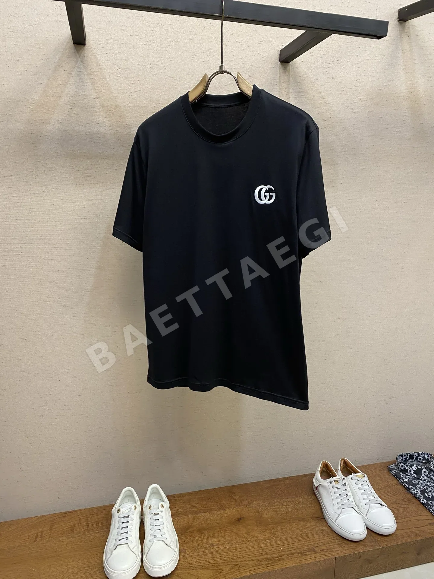 구찌 자수 로고 남성 반팔 티셔츠 47337