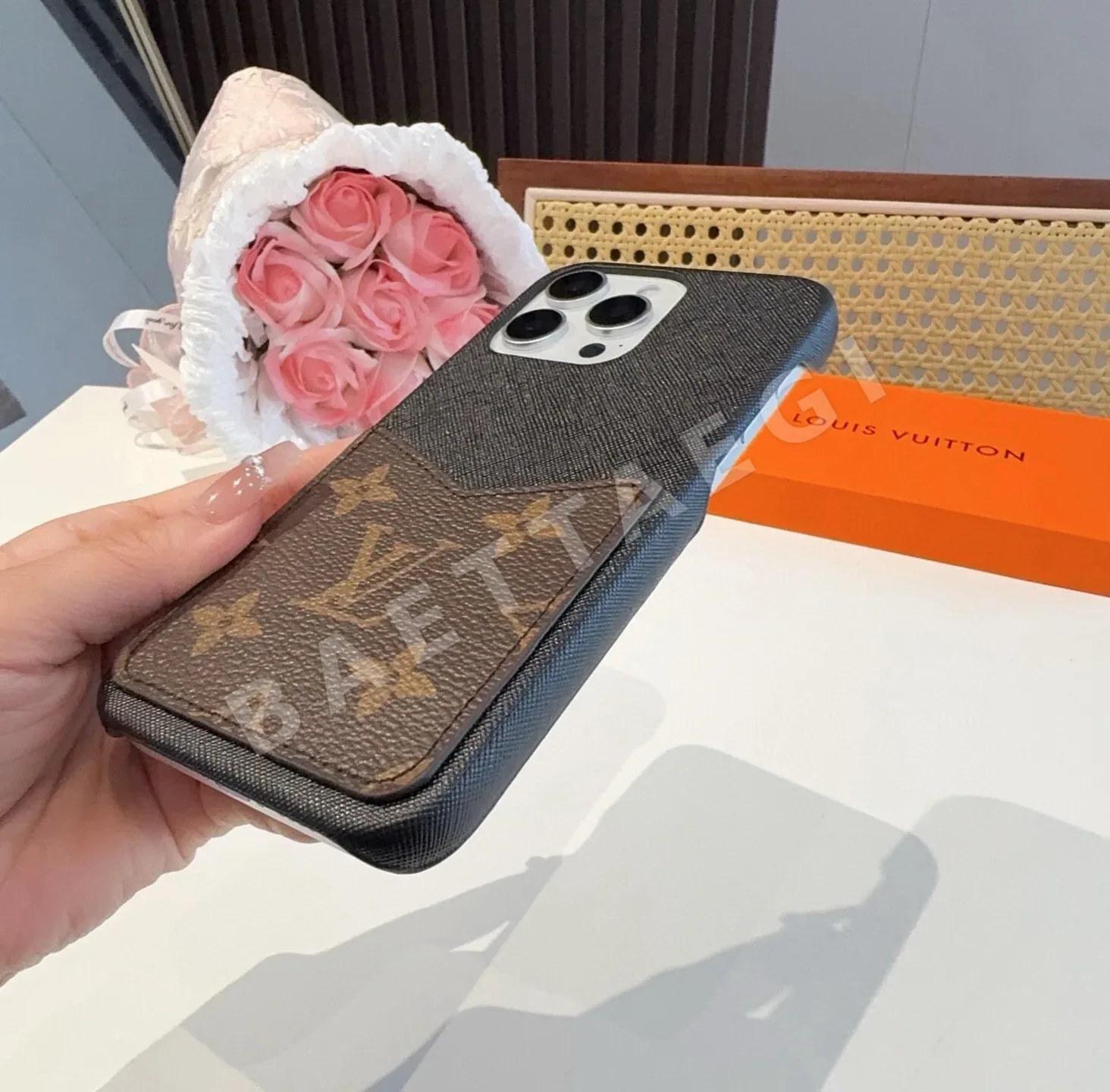 루이비통 모노그램 카드 삽입형 스마트폰 케이스 상세 이미지 7
