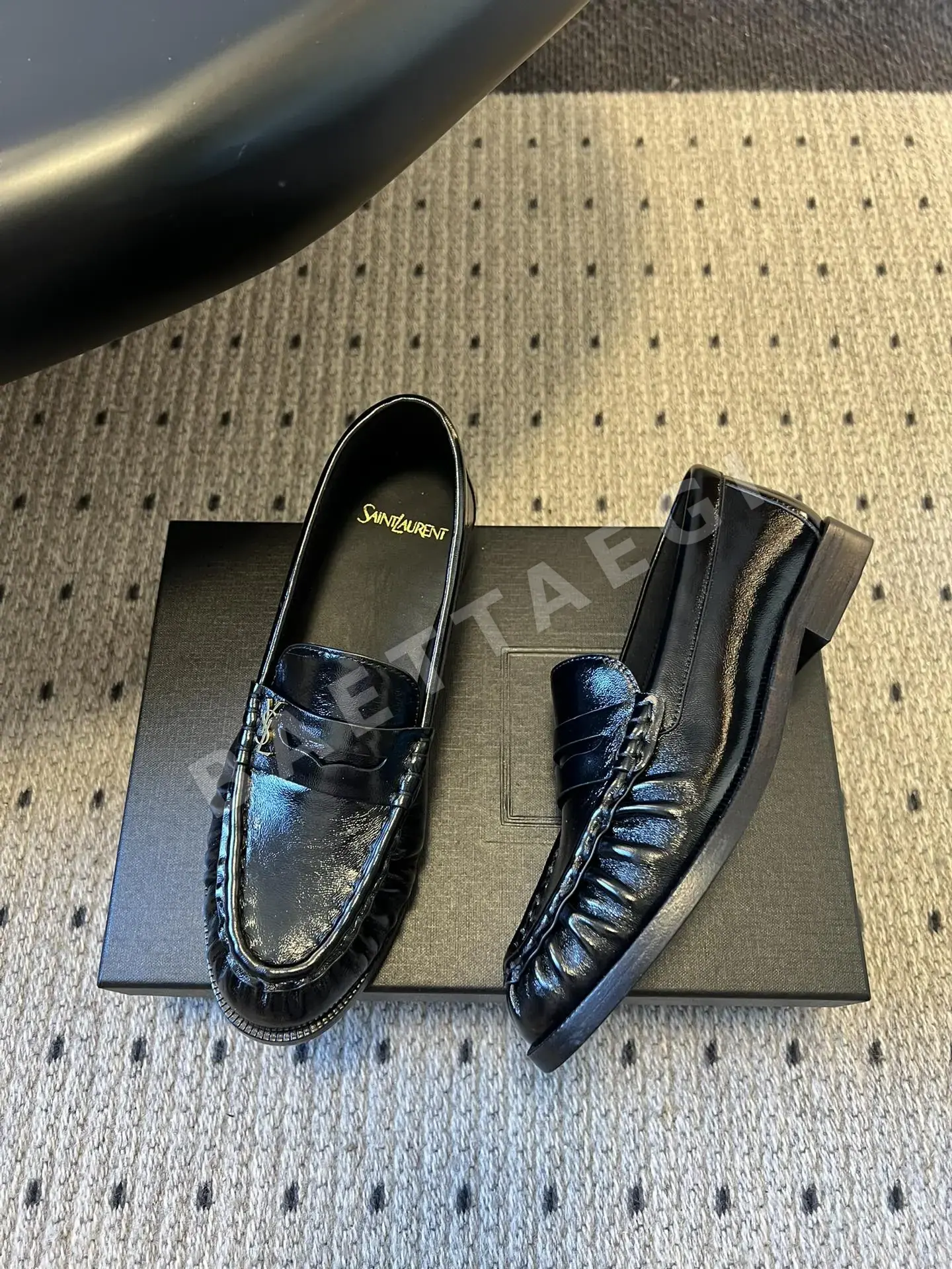 생로랑 YSL 메탈 로고 주름 로퍼 9378 상세 이미지 3