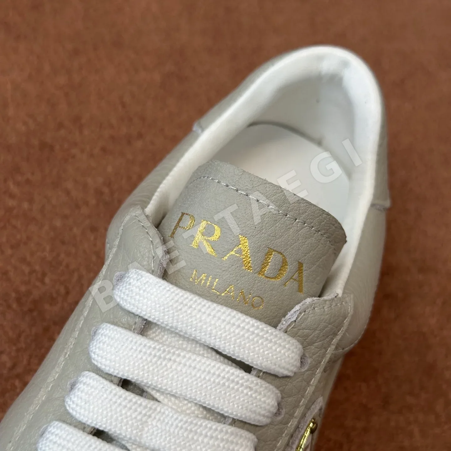 프라다(Prada) 스웨이드 스니커즈 상세 이미지 5