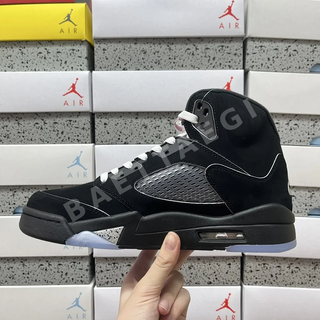 나이키 [GX] 조던 5 레트로 OG HF3975-001 201350 Nike Jordan 5 Retro OG Black Metallic 상세 이미지 3