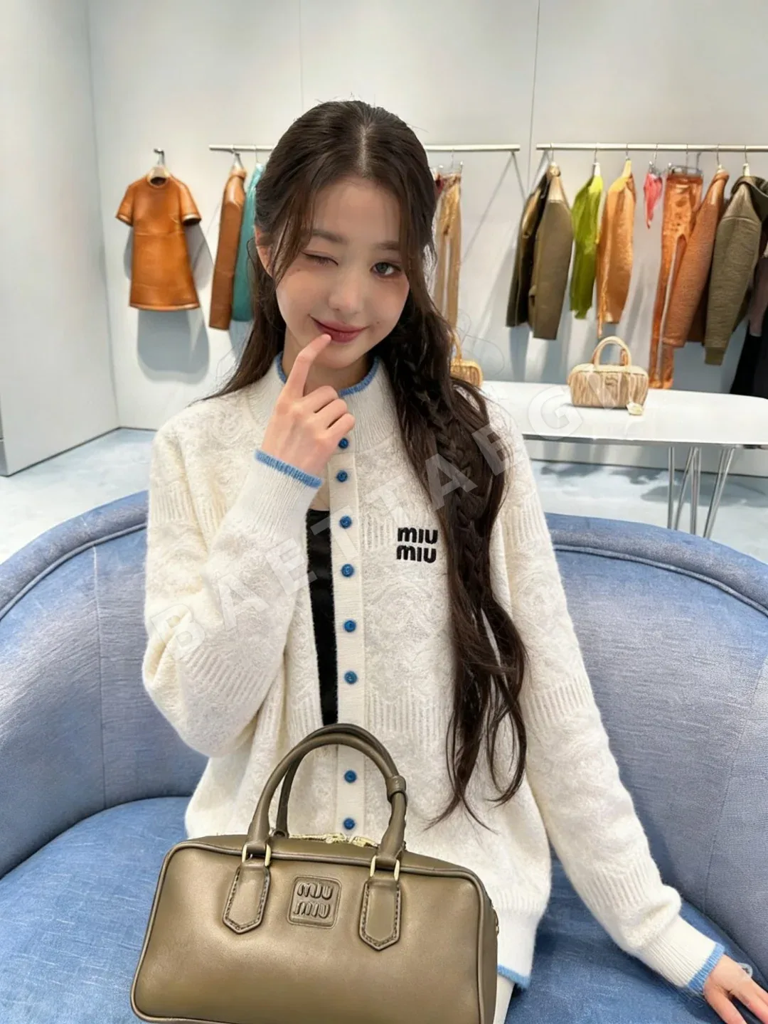 미우미우 로고 울 스탠드 카라 가디건 66221
