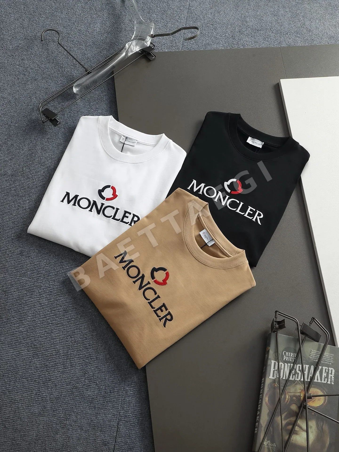 몽클레르 로고 자수 남성 반팔 티셔츠 상세 이미지 12