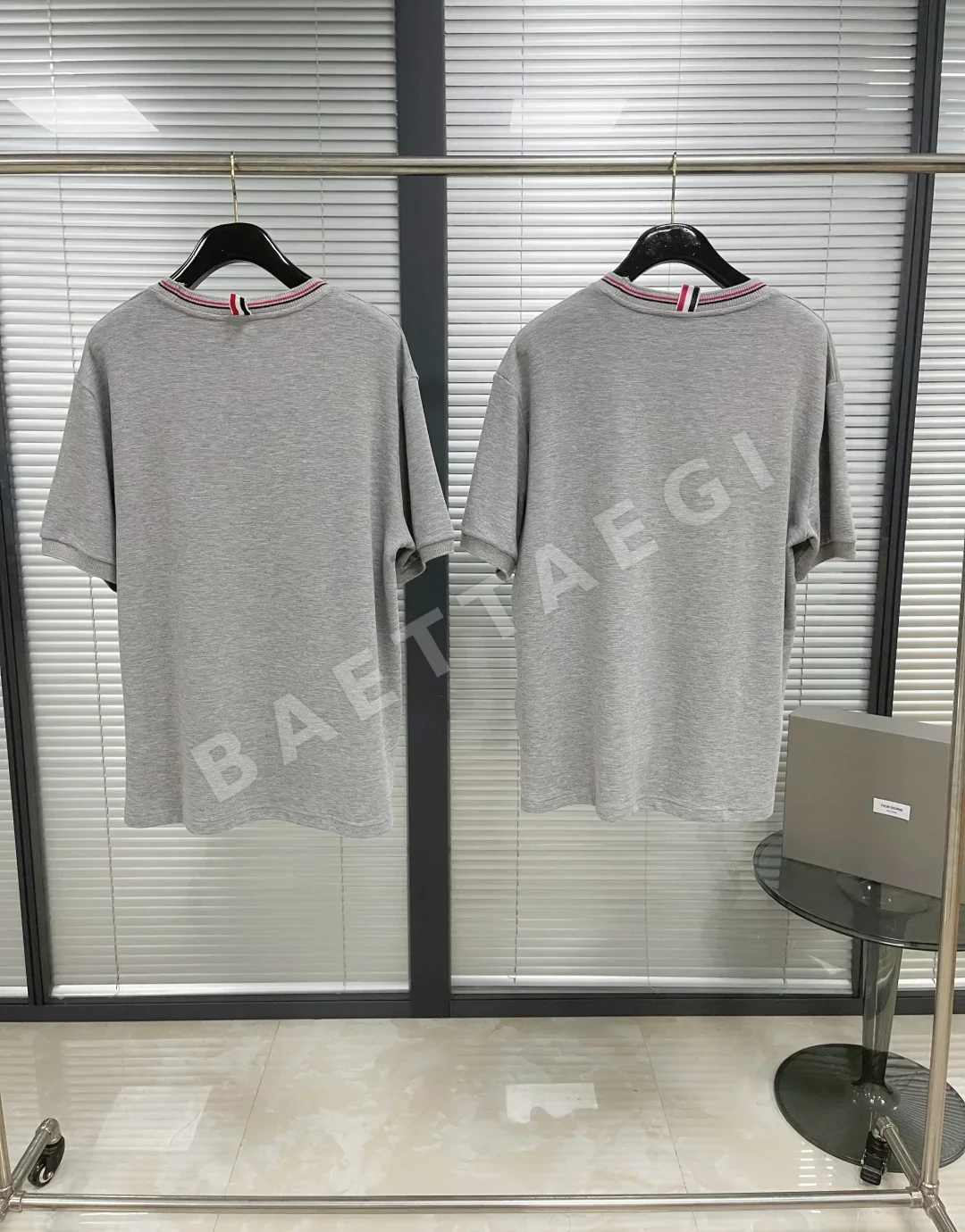 톰브라운 남성 반팔 상세 이미지 3