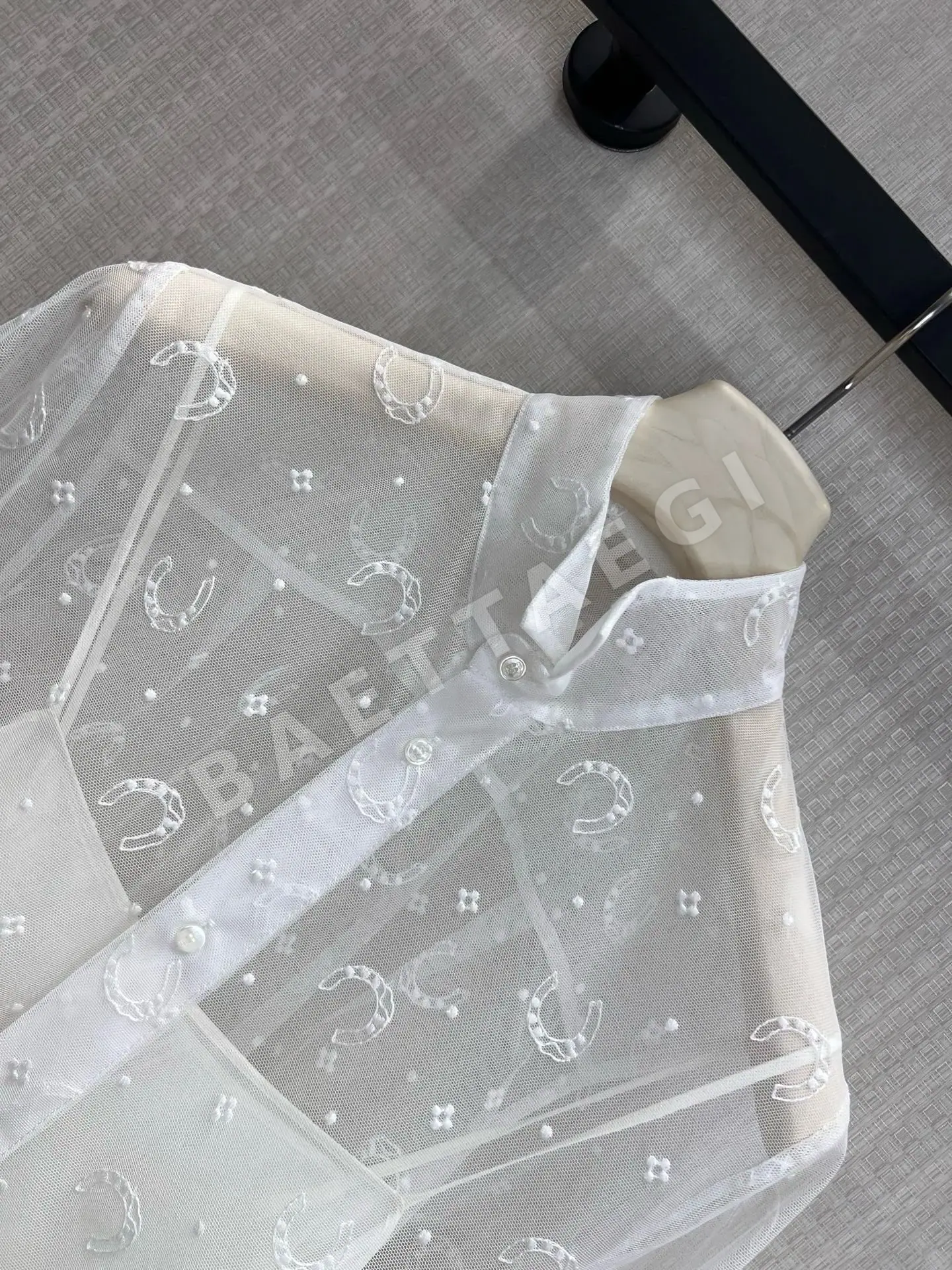디올 말굽별 자카드 시어 오간자 셔츠 상세 이미지 5