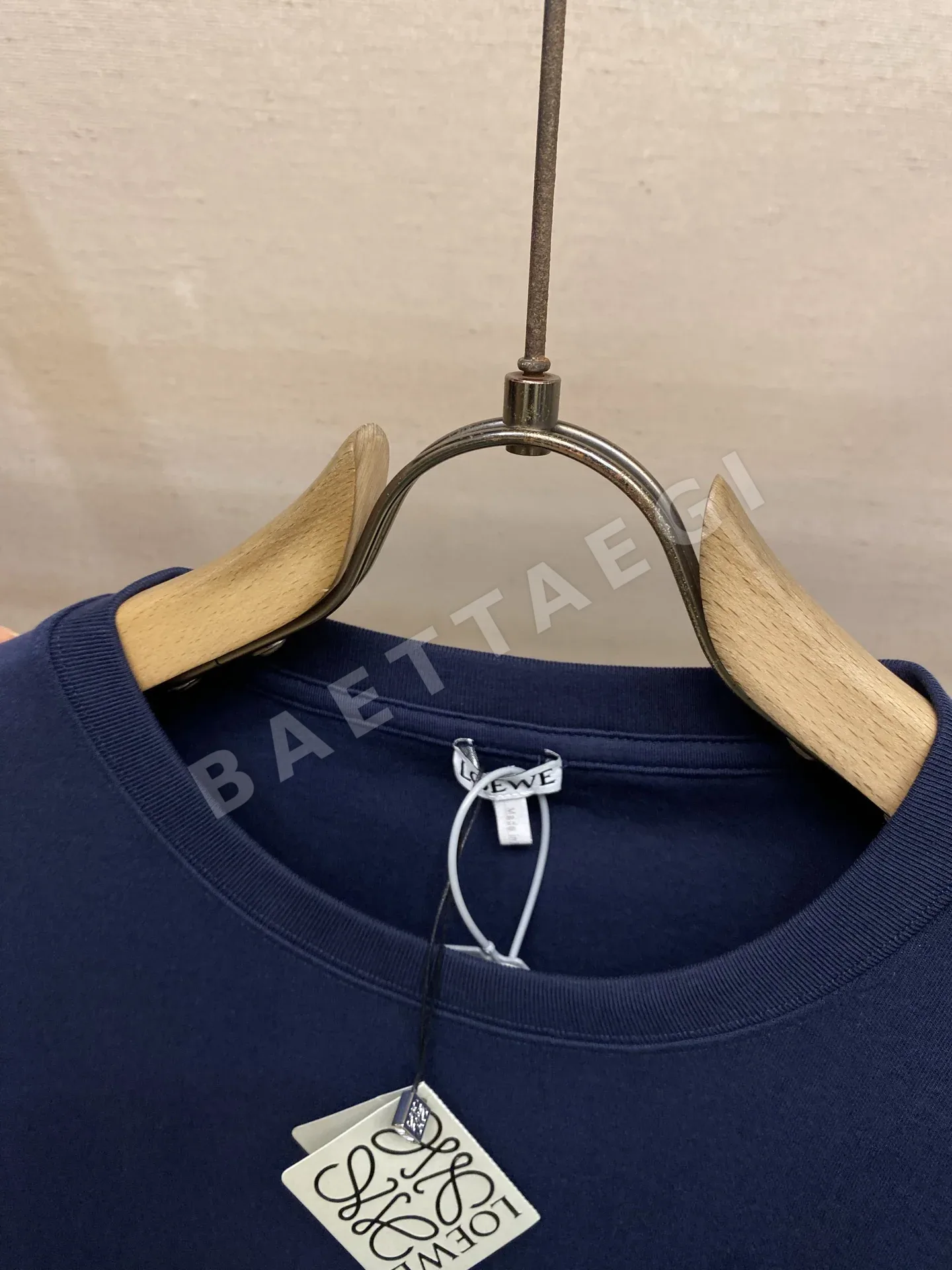 로에베 자수 로고 코튼 스트라이프 반팔 티셔츠 상세 이미지 3