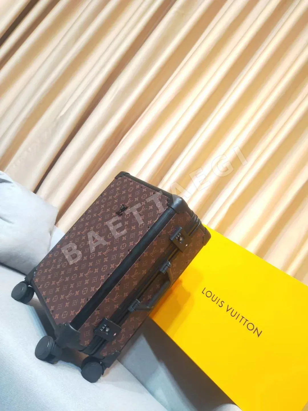 여행가방 루이비통 레트로 꽃무늬 알루미늄 여행가방 상세 이미지 4
