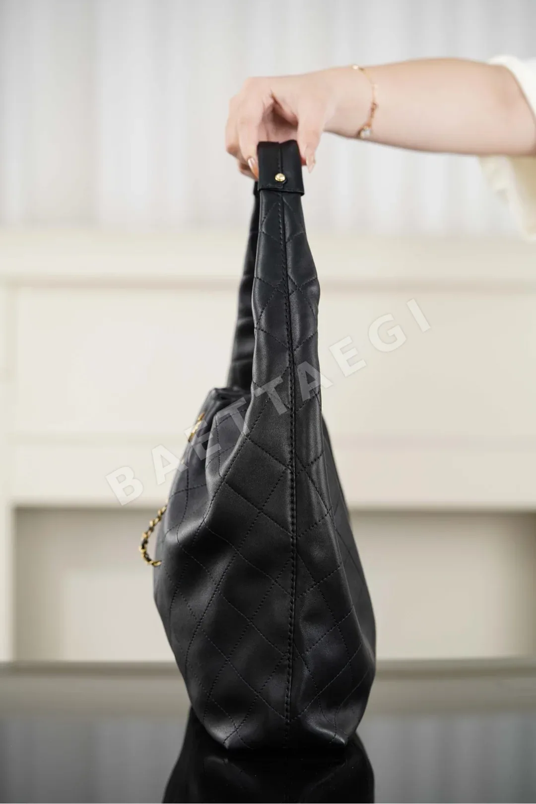 샤넬 팬더 더블 버클 송아지가죽 드로스트링 가방 상세 이미지 7