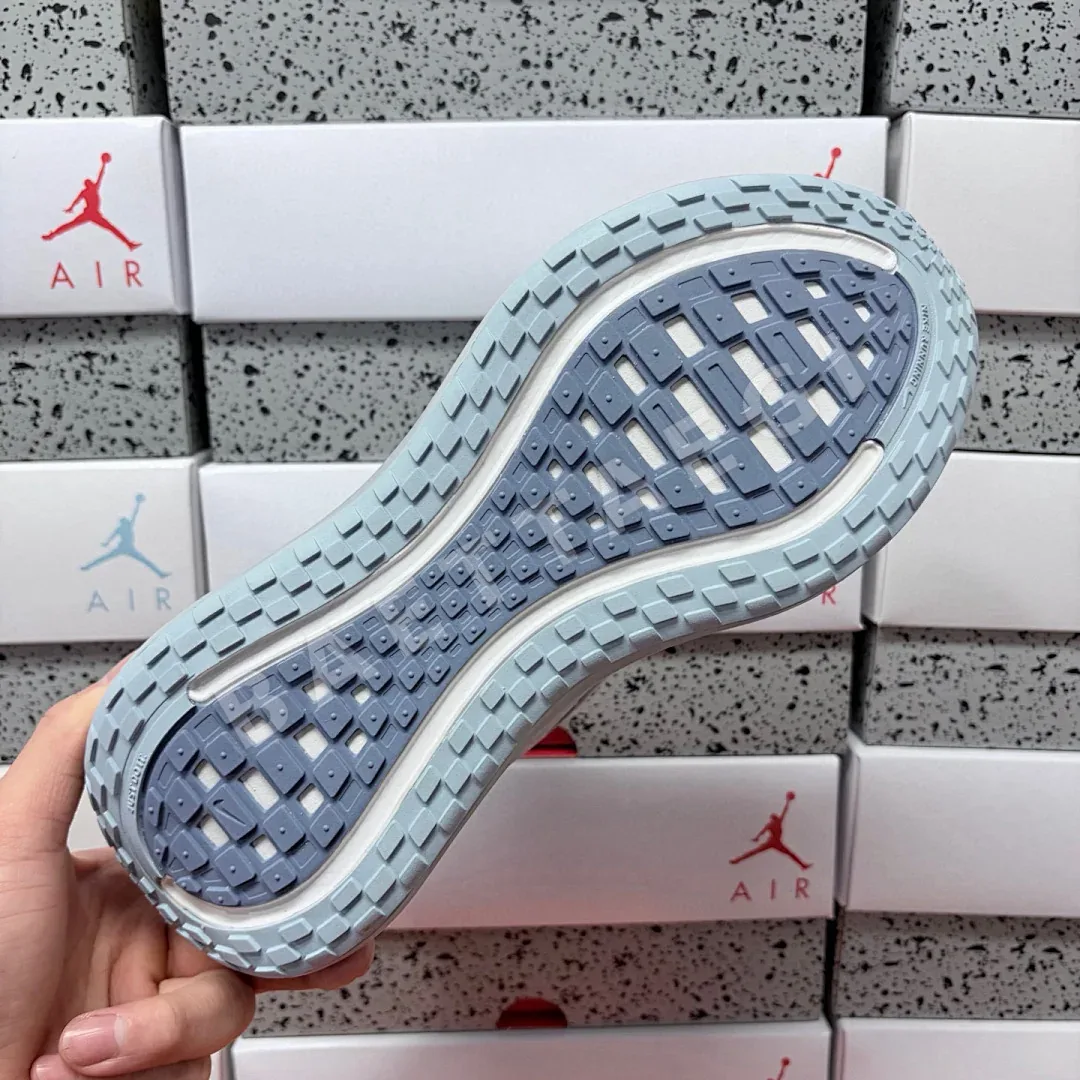 나이키 [GT] 보메로 플러스 HV8150-004 201145 Nike Vomero Plus Football Grey Ashen Slate 상세 이미지 2