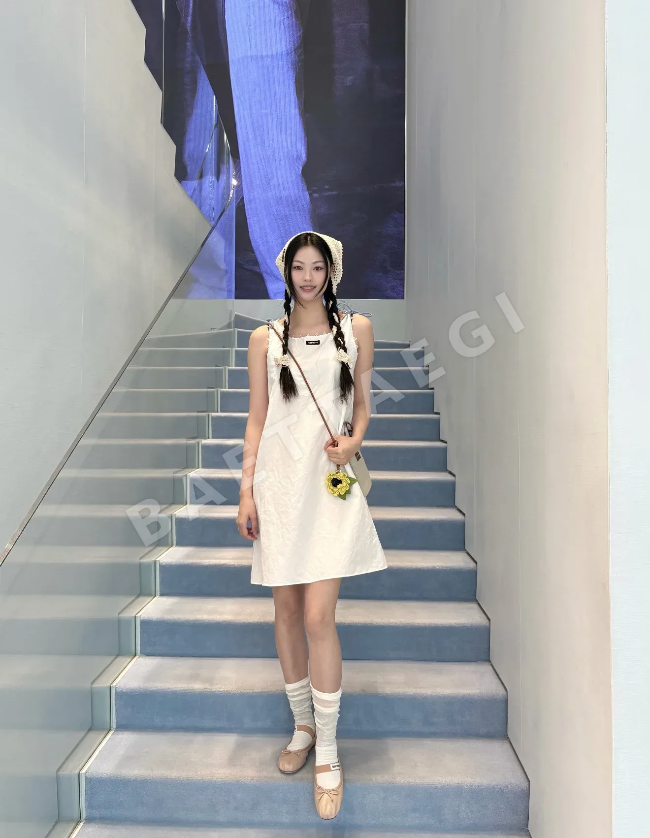 미우미우 화이트 플리츠 민소매 원피스 상세 이미지 3