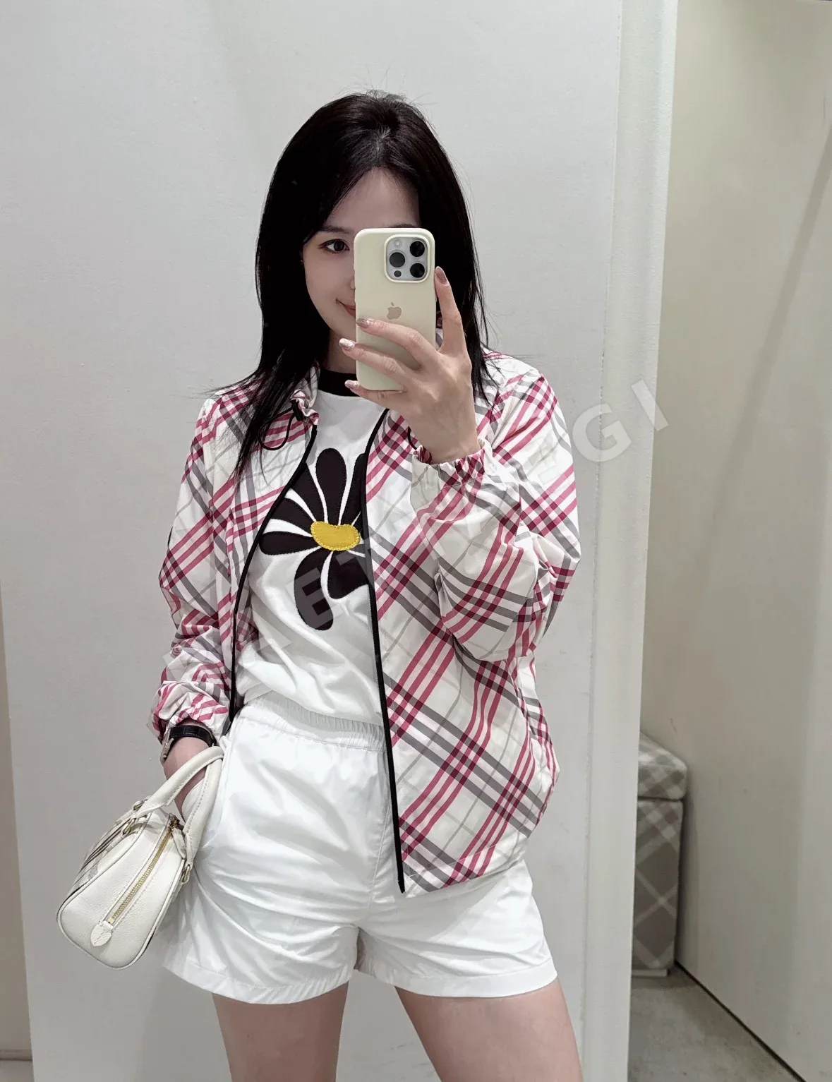 버버리 체크 패턴 경량 나일론 후드 자켓 상세 이미지 6