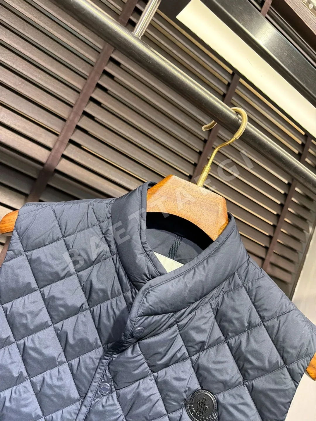 몽클레르 화이트 덕 다운 남성 조끼 M9631 상세 이미지 4