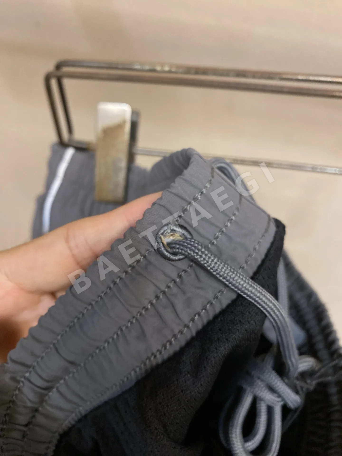 발렌시아가 나일론 메시 남성 바지 상세 이미지 6