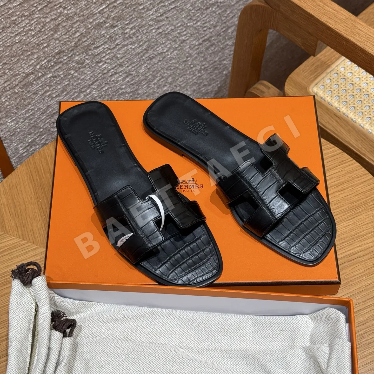 에르메스 오란 악어가죽 여성 샌들 상세 이미지 3
