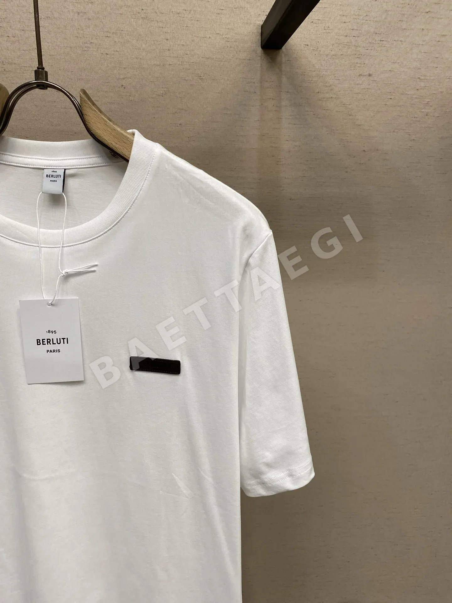 벨루티 크루넥 레더 엠블럼 코튼 반팔 티셔츠 상세 이미지 5