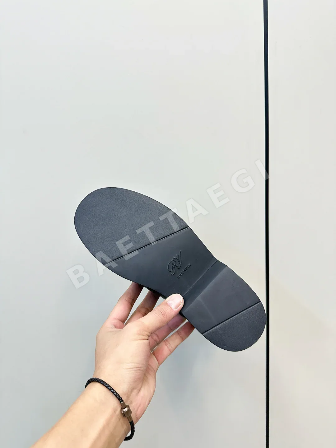 로저비비에 RV 25 라인스톤 버클 첼시 앵클 부츠 상세 이미지 10
