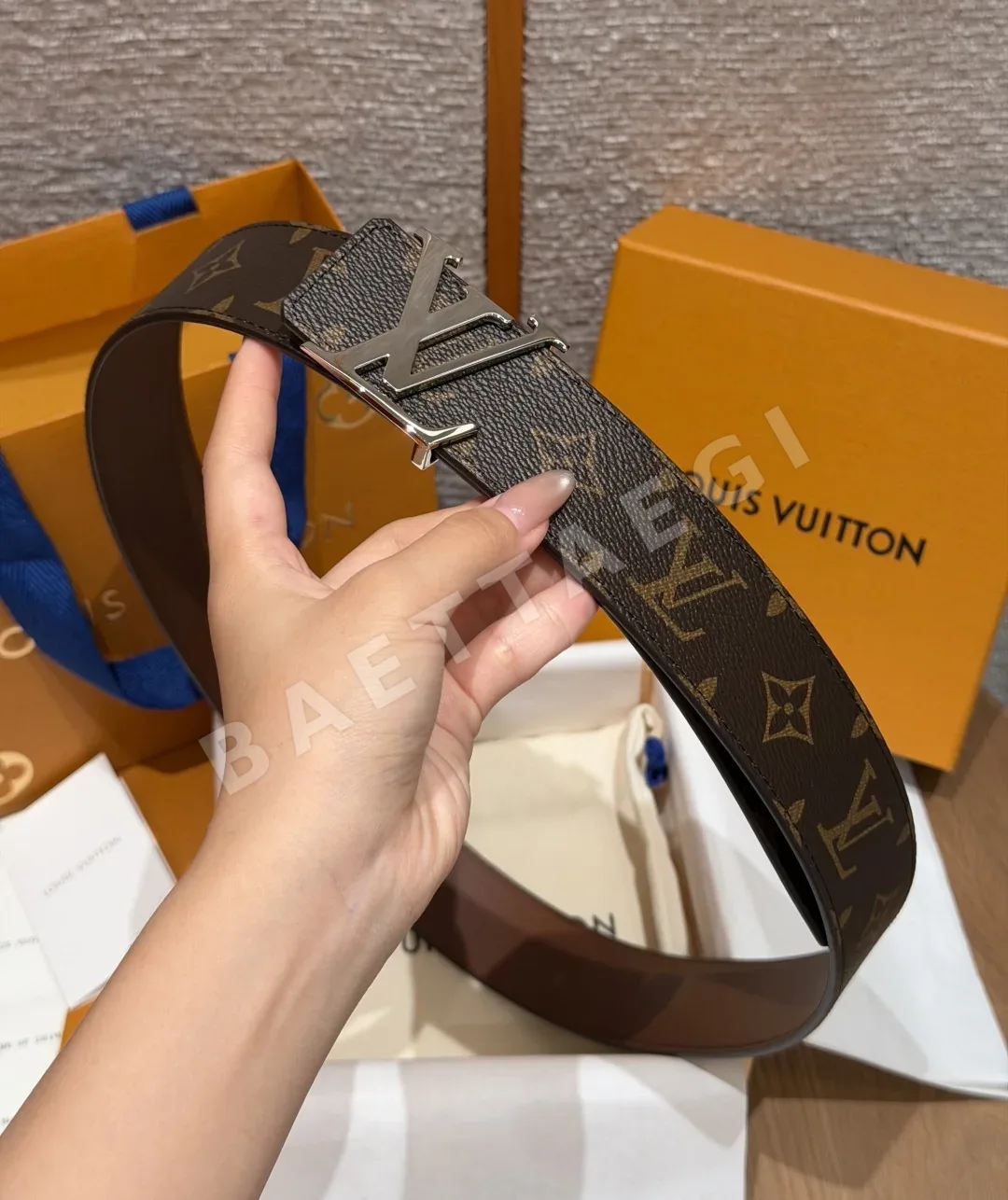 루이비통 이니셜 40mm 리버시블 벨트 상세 이미지 4