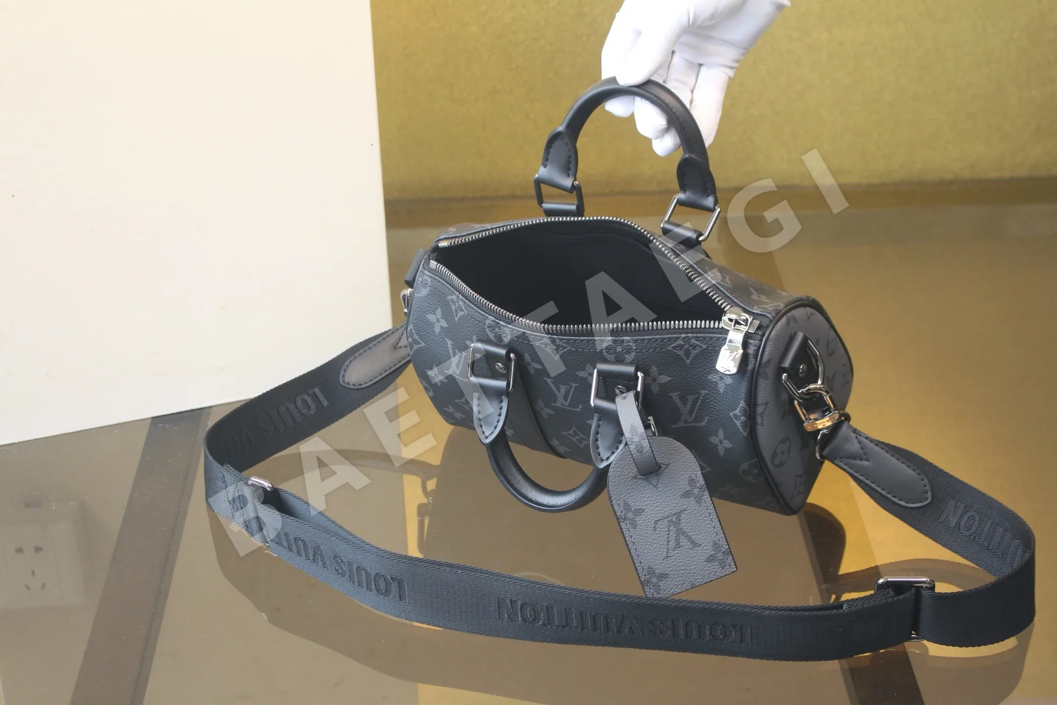 루이비통 모노그램 에클립스 캔버스 숄더백 M46271 상세 이미지 9