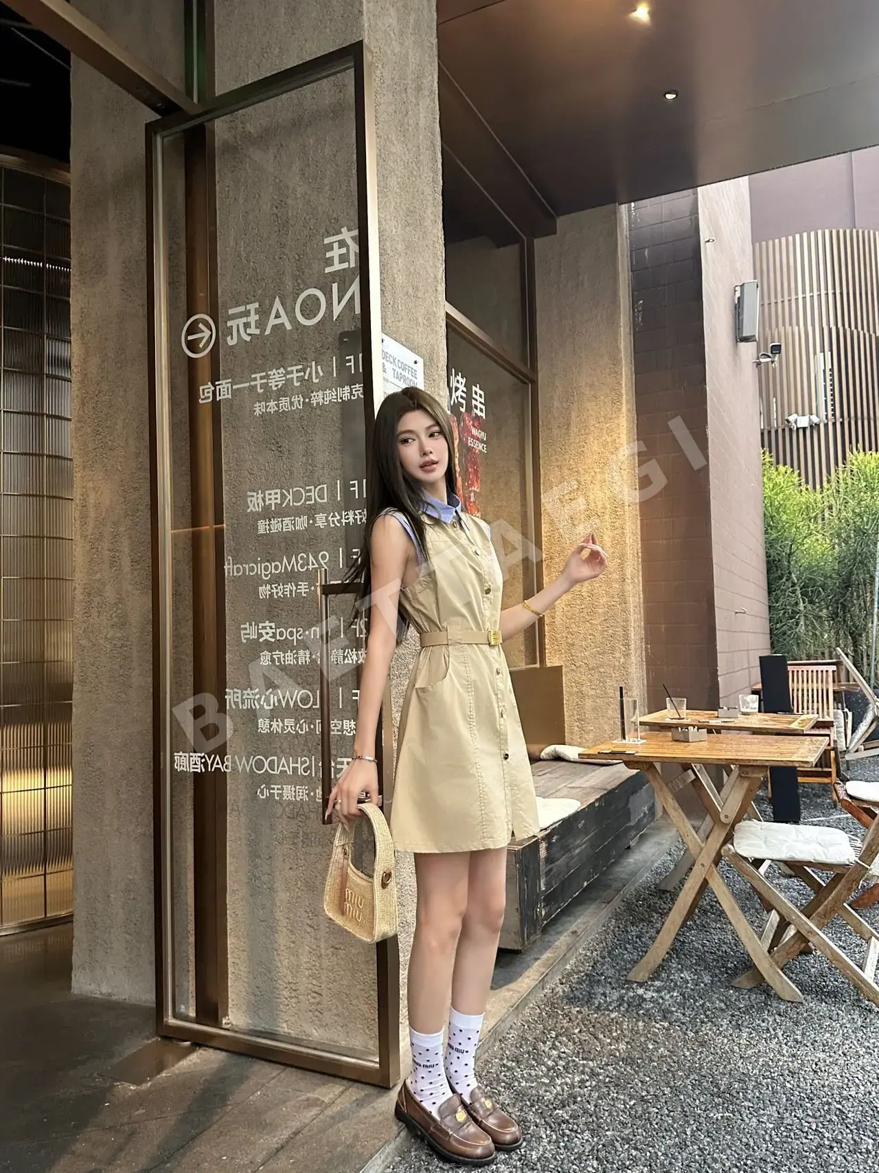 미우미우 블루 체크 패치워크 노슬리브 원피스 상세 이미지 4