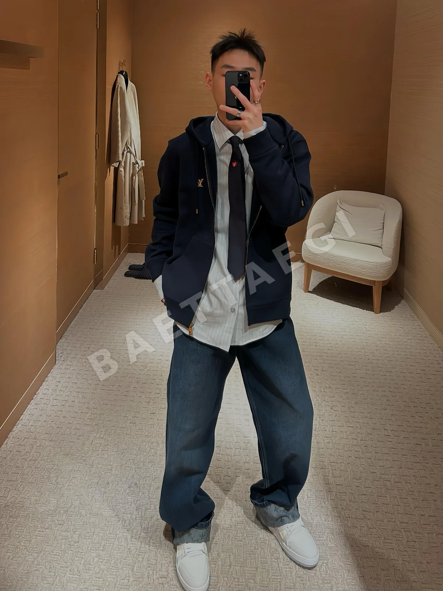 루이비통 LV 로고 집업 파커 남성 자켓 상세 이미지 22