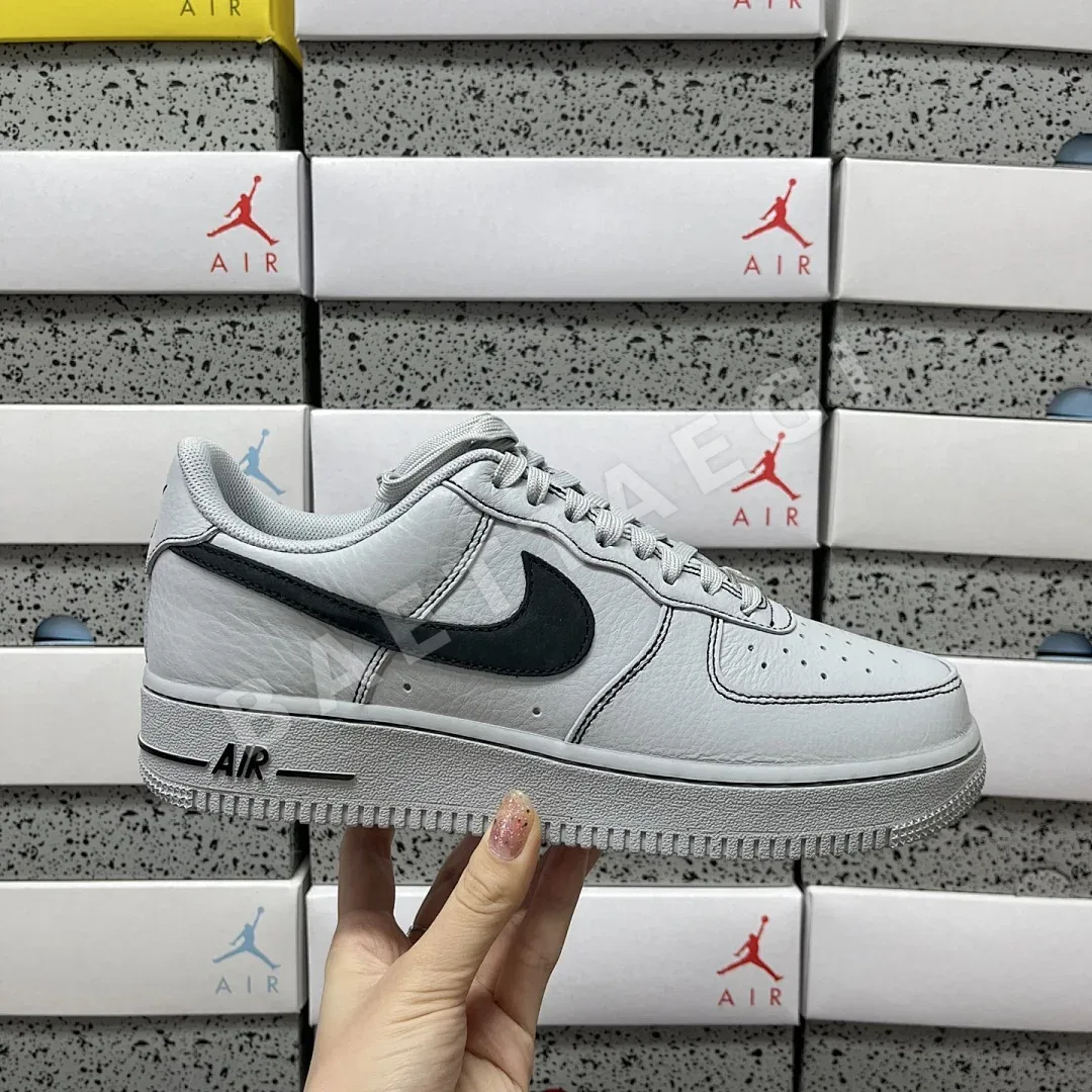 나이키 [MAX] 에어 포스 1 로우 그레이 블랙 HQ2037-004 201120 Nike Air Force 1 Low '07 LV8 상세 이미지 8